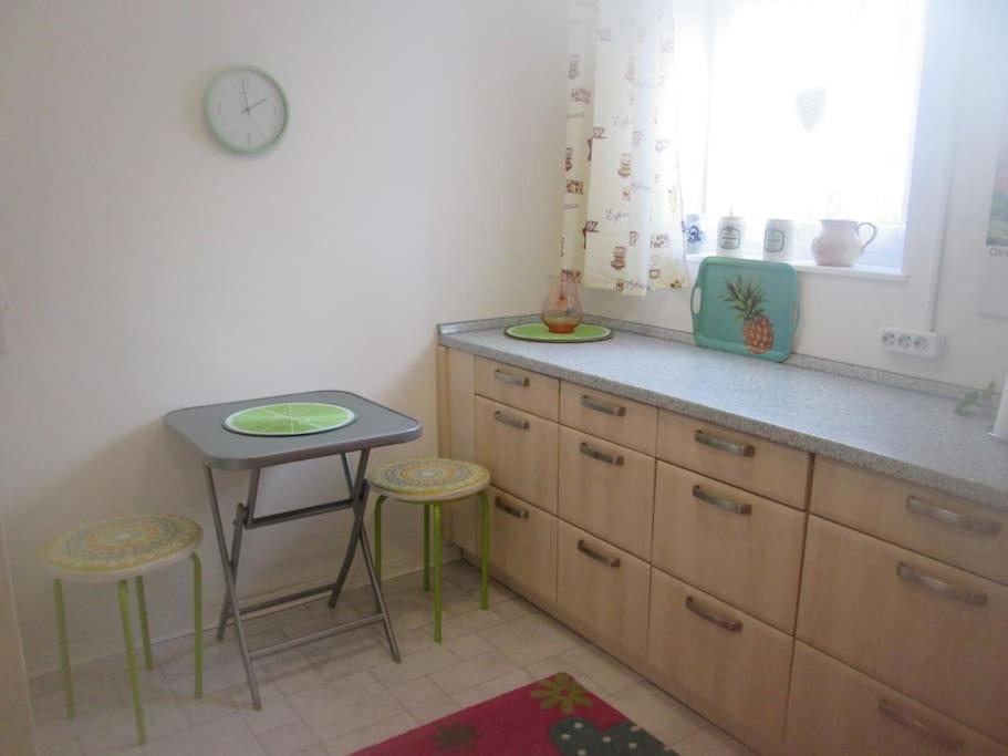 Apartment 4 Km Zu A7 Und A71, Idylle Am Bach, Grosser Garten