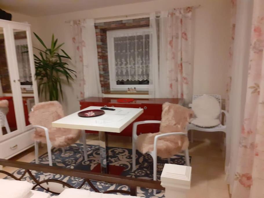 4 Km Zu A7 Und A71, Idylle Am Bach, Grosser Garten Apartment Euerbach