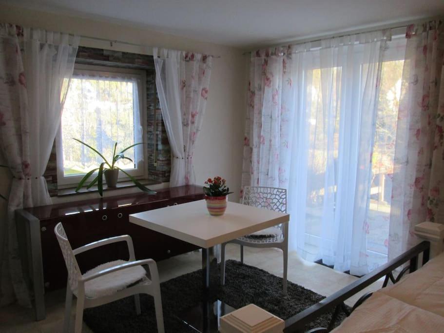 Apartment 4 Km Zu A7 Und A71, Idylle Am Bach, Grosser Garten