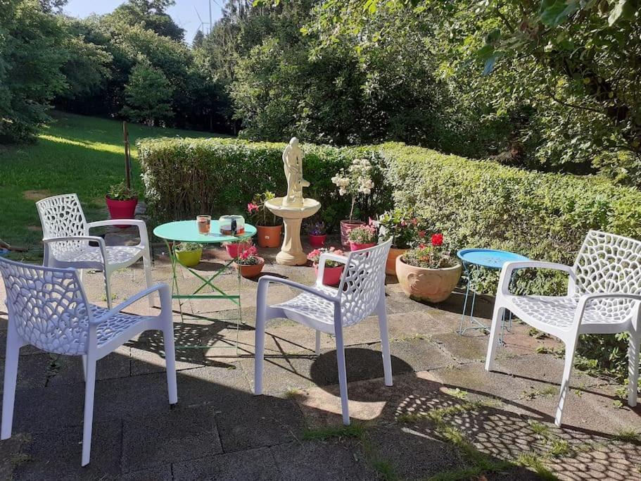 4 Km Zu A7 Und A71, Idylle Am Bach, Grosser Garten *