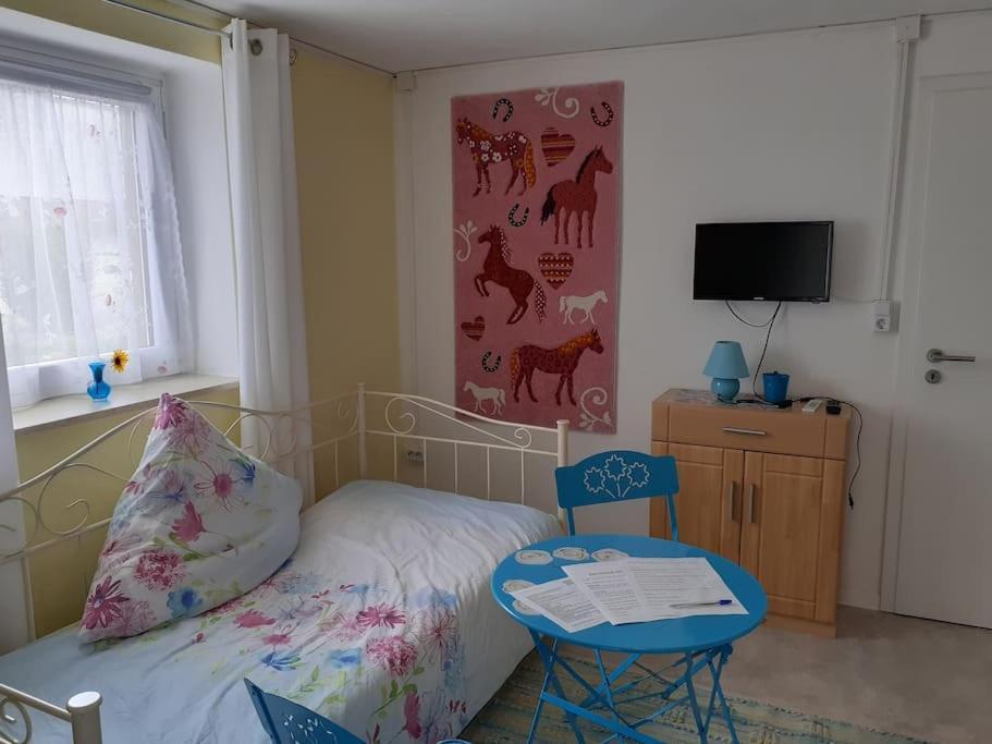 Apartment 4 Km Zu A7 Und A71, Idylle Am Bach, Grosser Garten