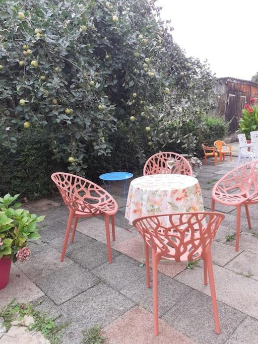 Apartment 4 Km Zu A7 Und A71, Idylle Am Bach, Grosser Garten *